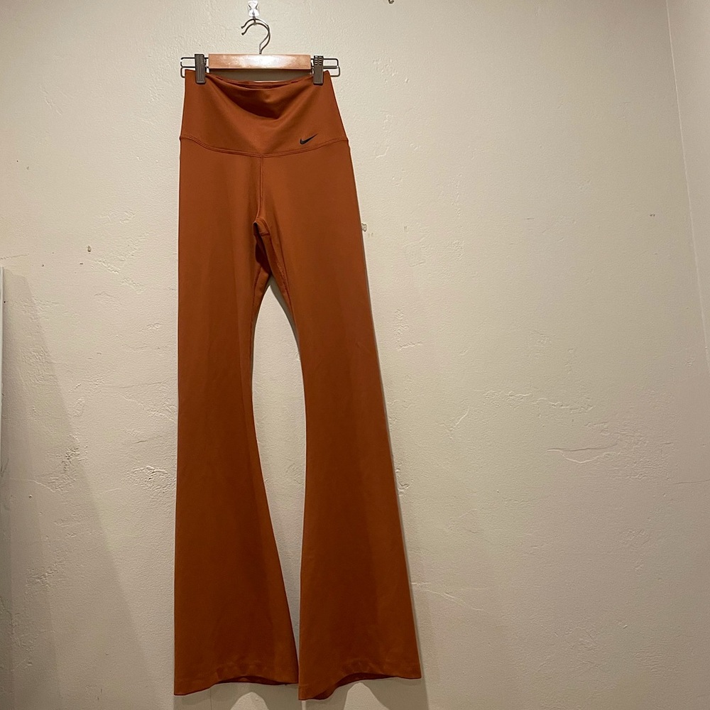 NIKE BOOTCUT BURNT ORANGE LEGGINGS